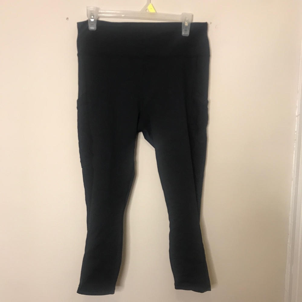 Fabletics black Capri leggings
